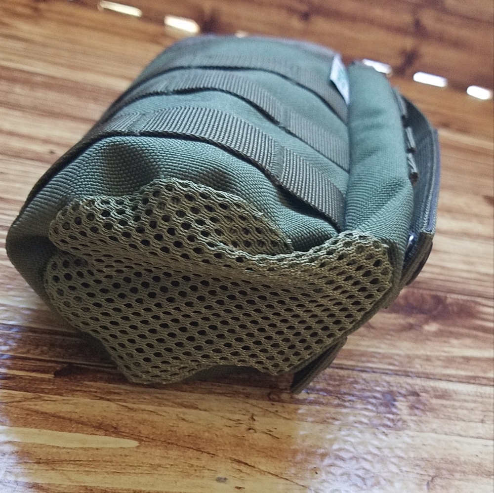 Military Uniforms Olive Green Tactical MOLLE Water Bottle Pouch NWOT Hiking Camp - Picture 6 of 10